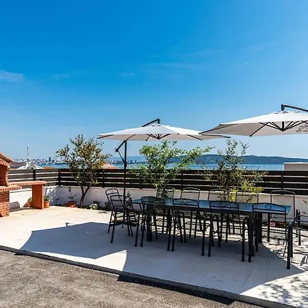 Villa Dispet Kastela